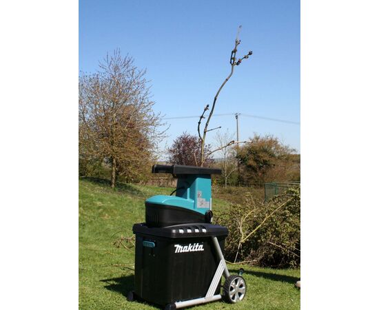  Садовый измельчитель Makita UD2500 